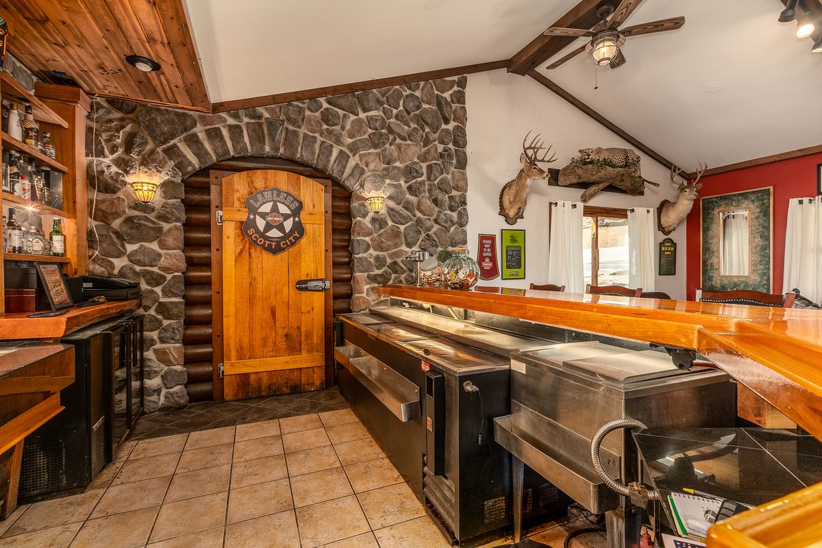 1425 Skyline Drive, Cobden, IL 62920