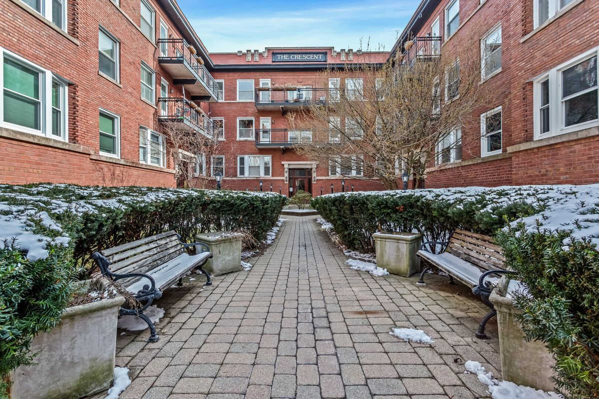 845 BELLE PLAINE Avenue, Chicago, IL 60613