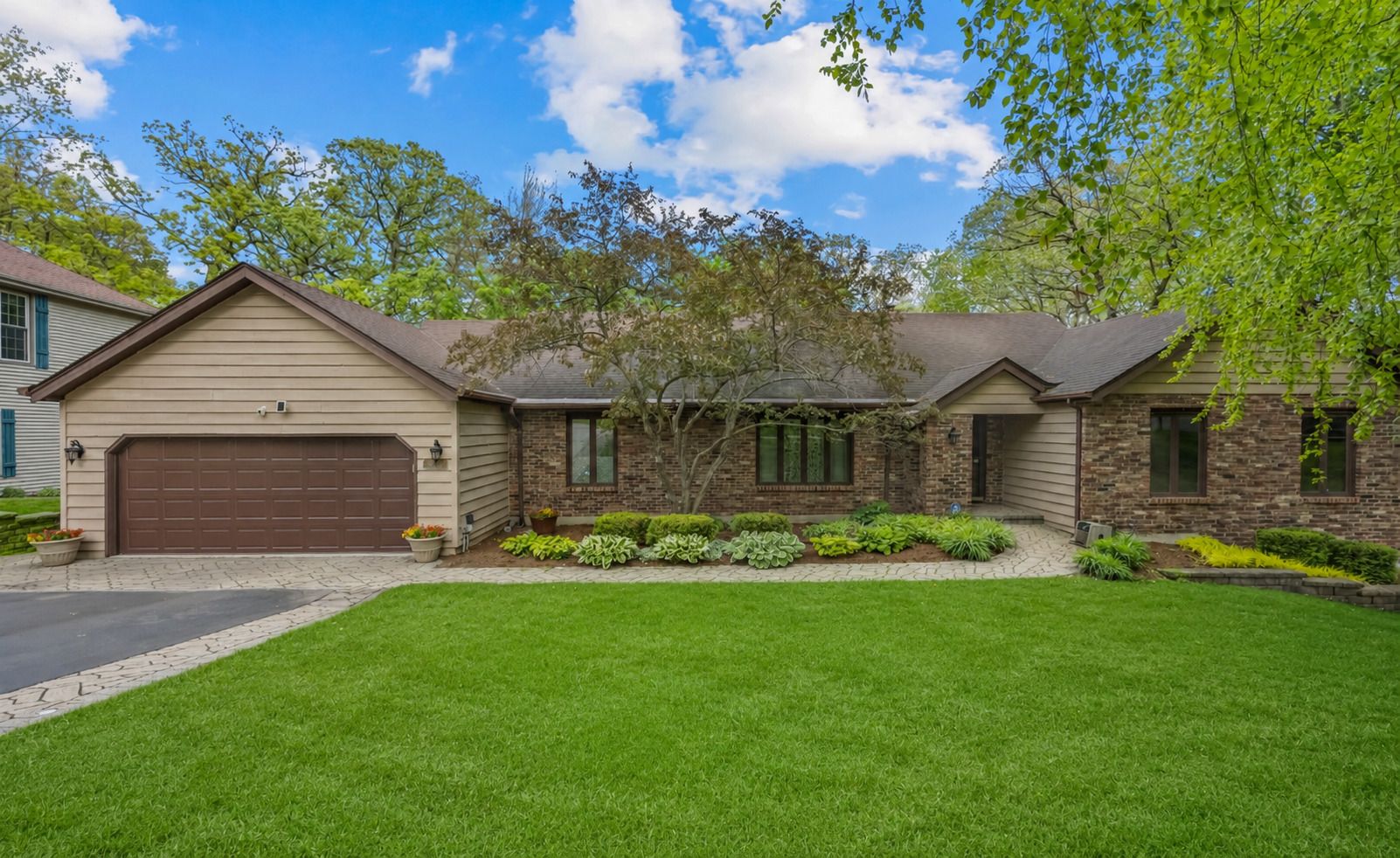 655 Oakview Drive — Algonquin, IL 60102