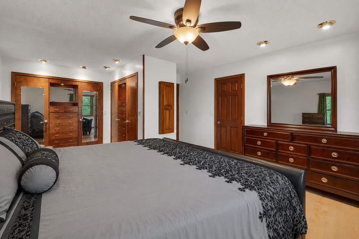 655 Oakview Drive, Algonquin, IL 60102