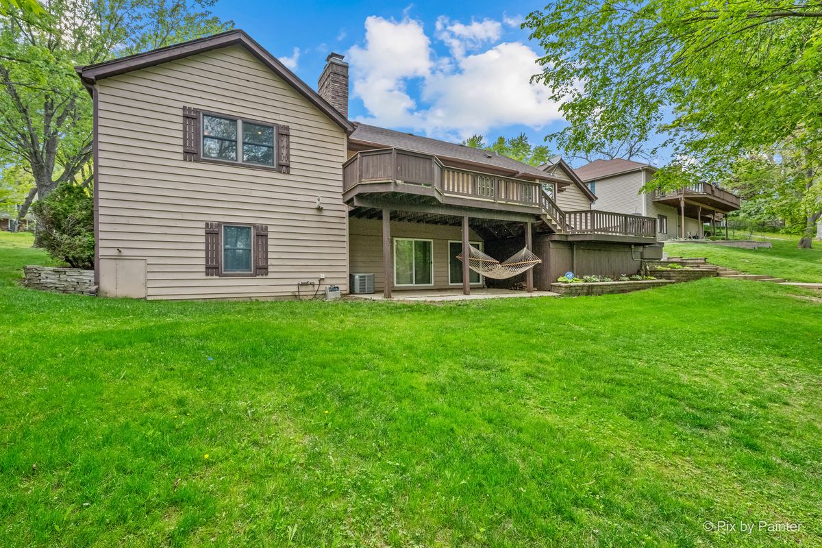 655 Oakview Drive, Algonquin, IL 60102