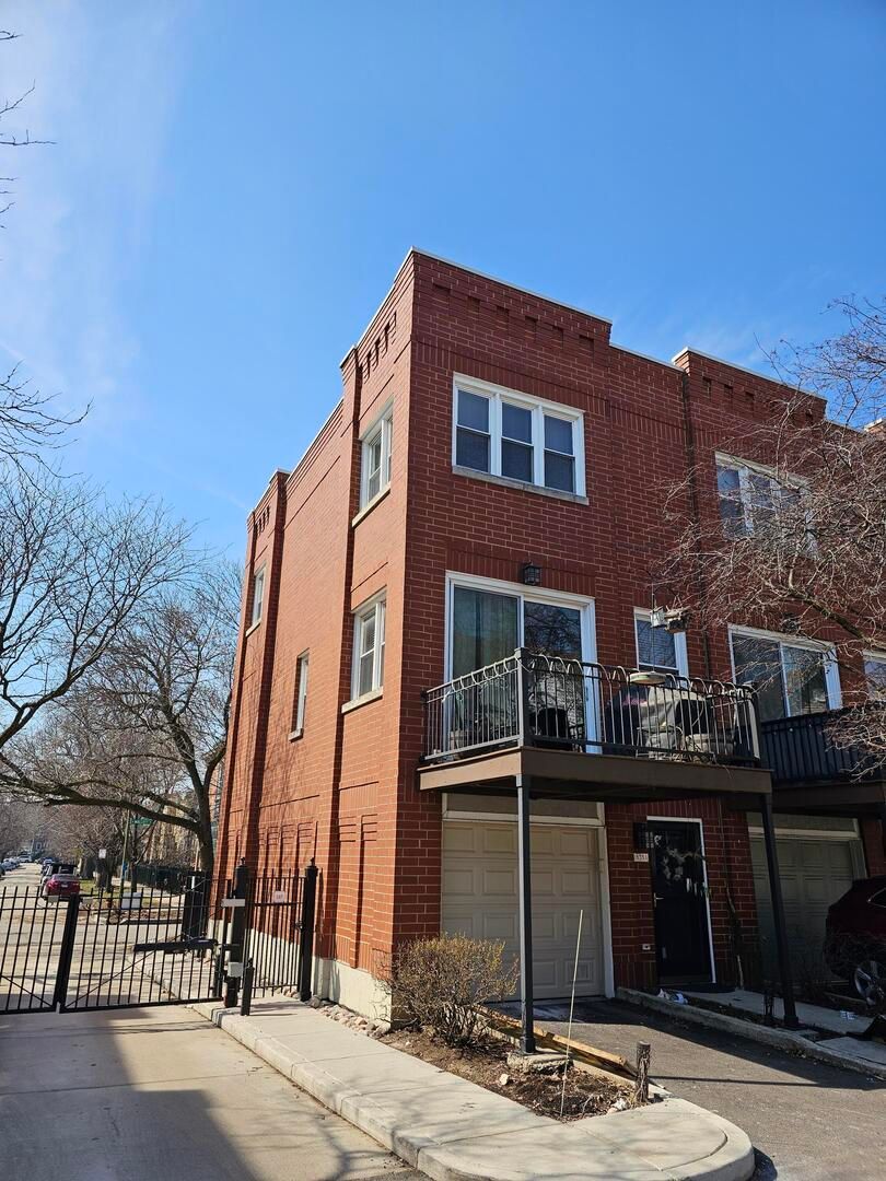 2835 N Wolcott Avenue #I — Chicago, IL 60657