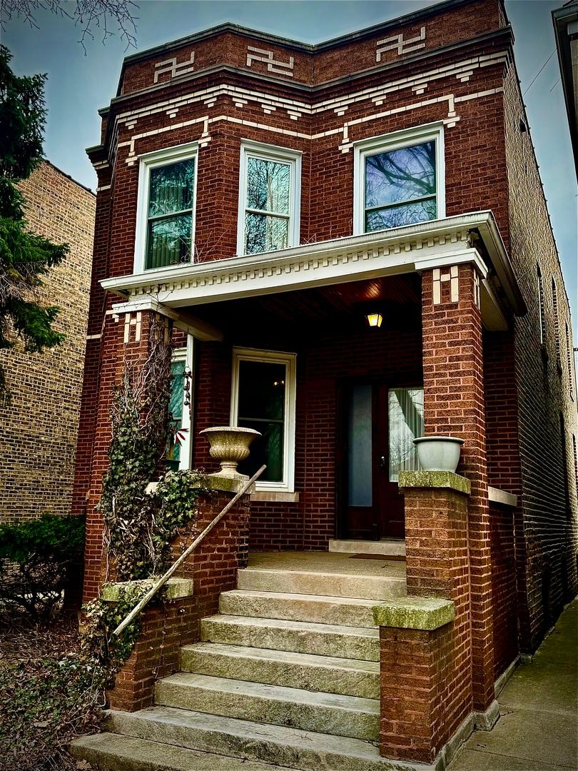 4913 N Keystone Avenue — Chicago, IL 60630
