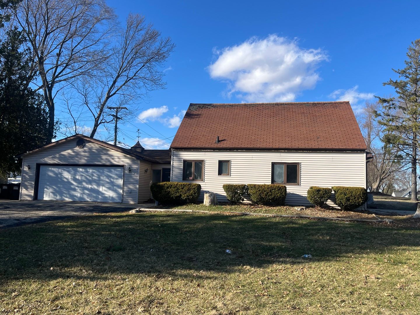 1470 S Demeter Drive — Freeport, IL 61032