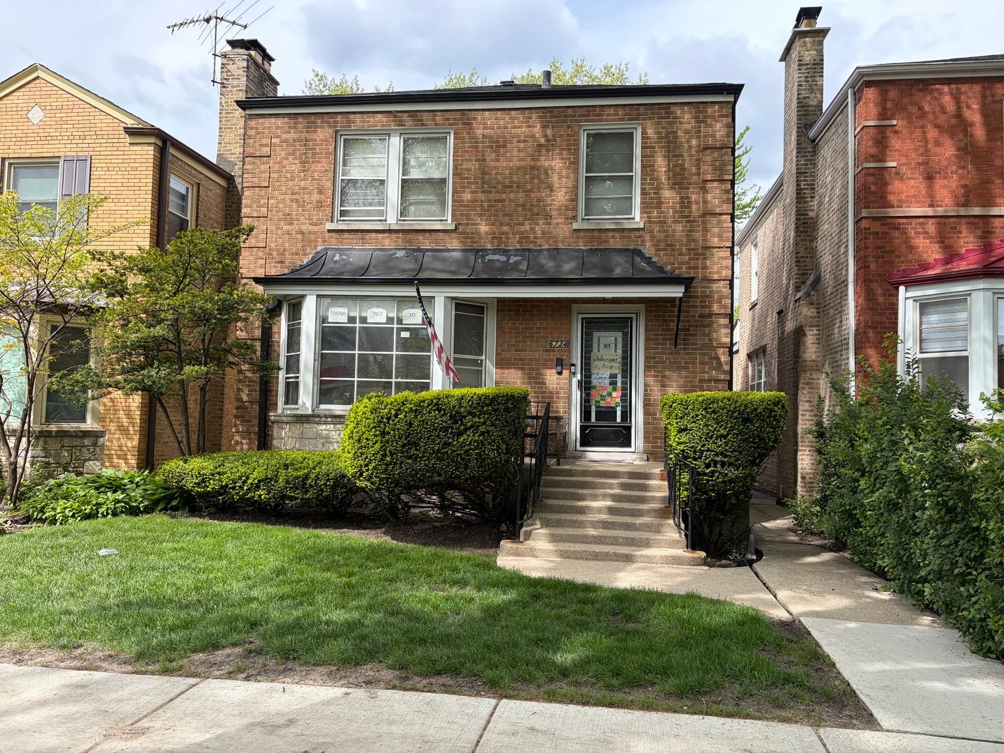 6734 N Mozart Street — Chicago, IL 60645
