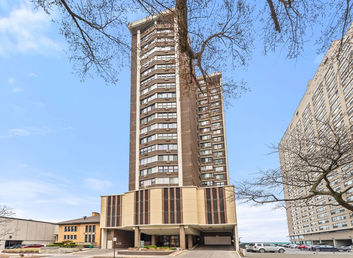 6325 Sheridan Road, Chicago, IL 60660