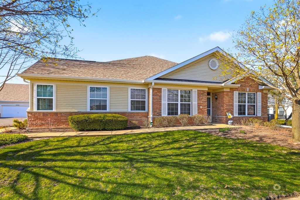 21450 Lake St Clair Drive — Crest Hill, IL 60403