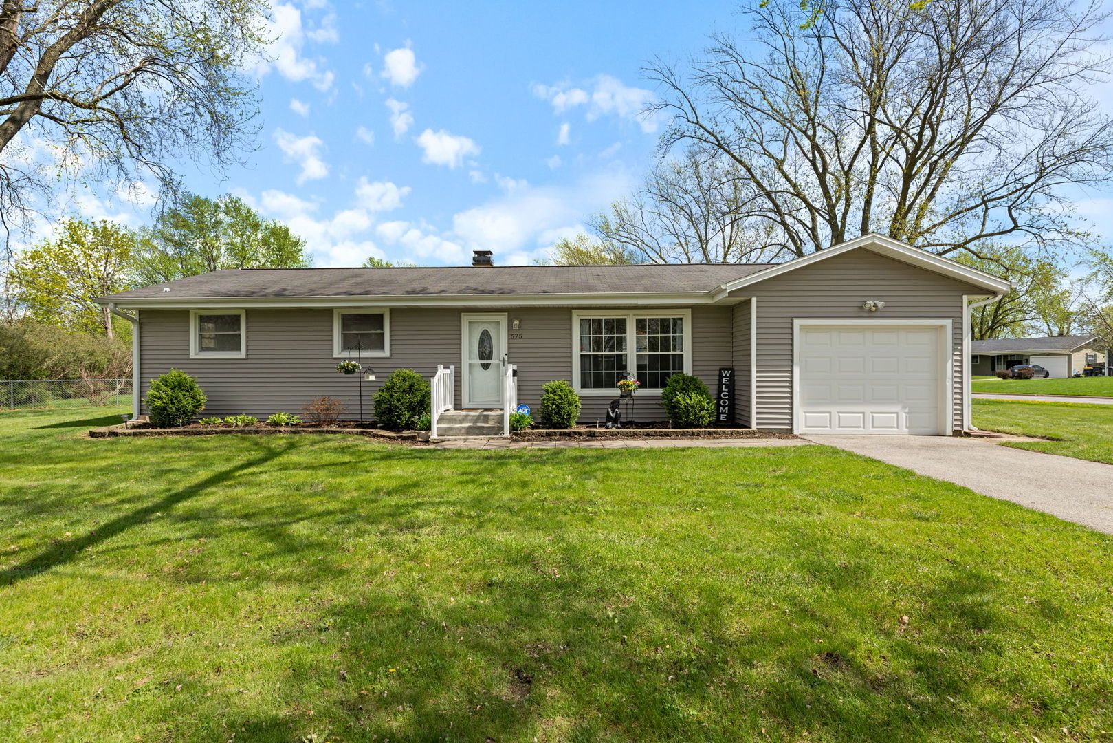575 Aztec Drive — Carol Stream, IL 60188