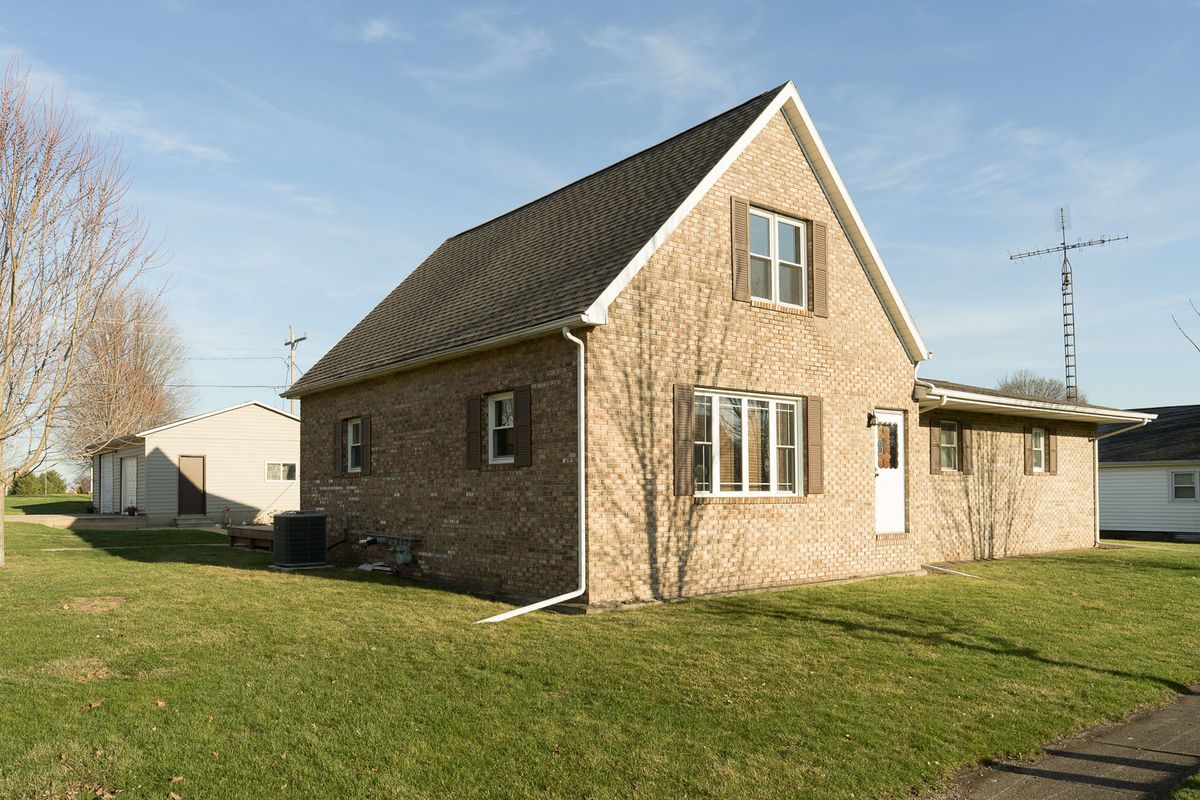 201 Brush Avenue, Ladd, IL 61329