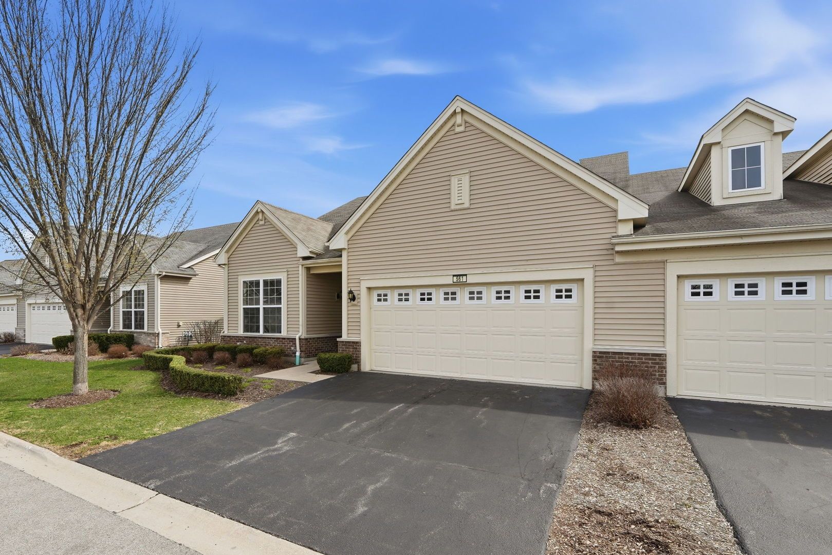 561 Autumn Circle — Pingree Grove, IL 60140