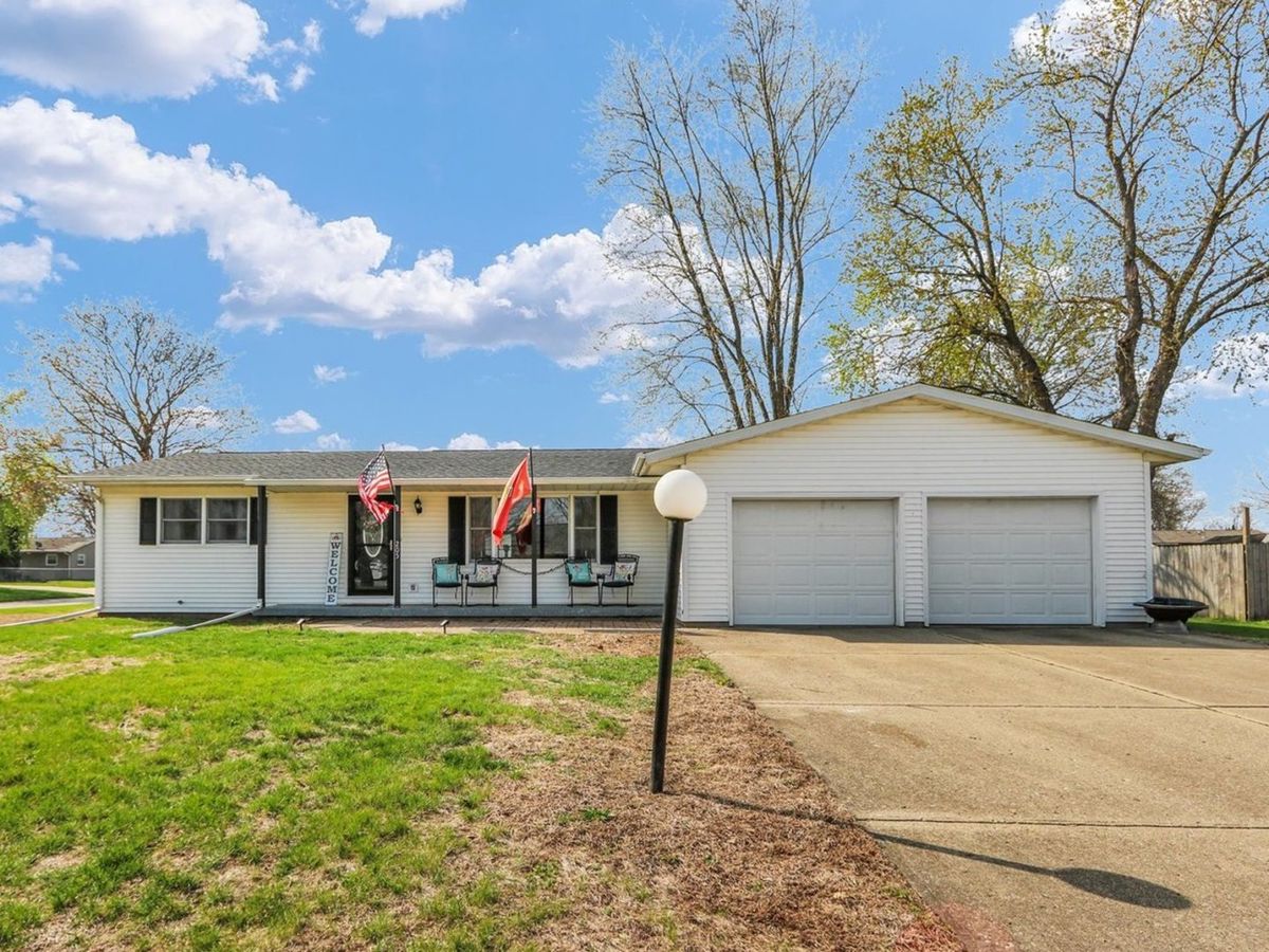 205 Briarcliff Drive, St. Joseph, IL 61873