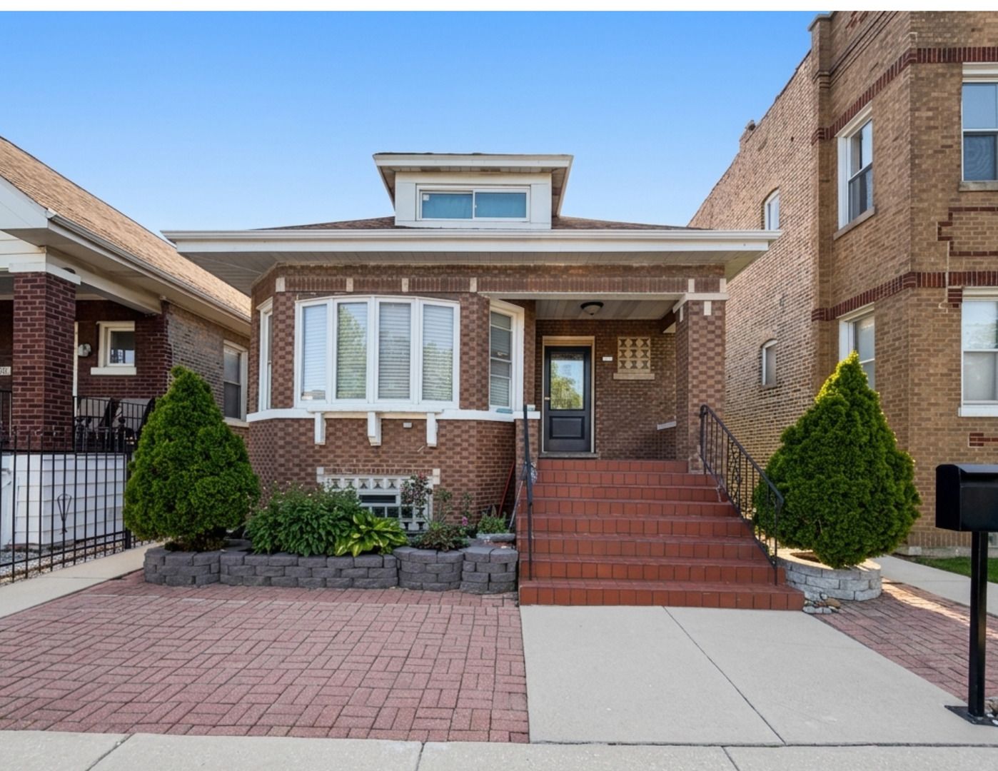 5826 S Sacramento Avenue — Chicago, IL 60629
