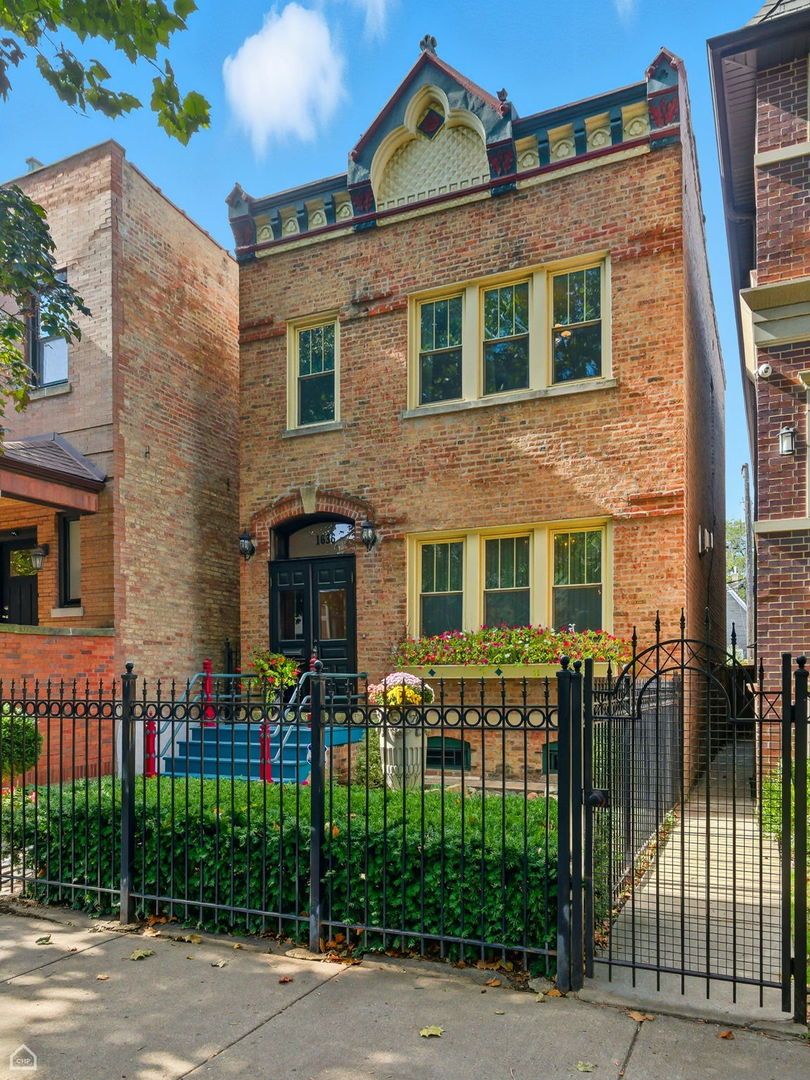 1636 N BELL Street — Chicago, IL 60647