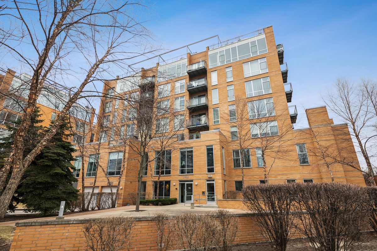 1740 Oak Avenue, Evanston, IL 60201