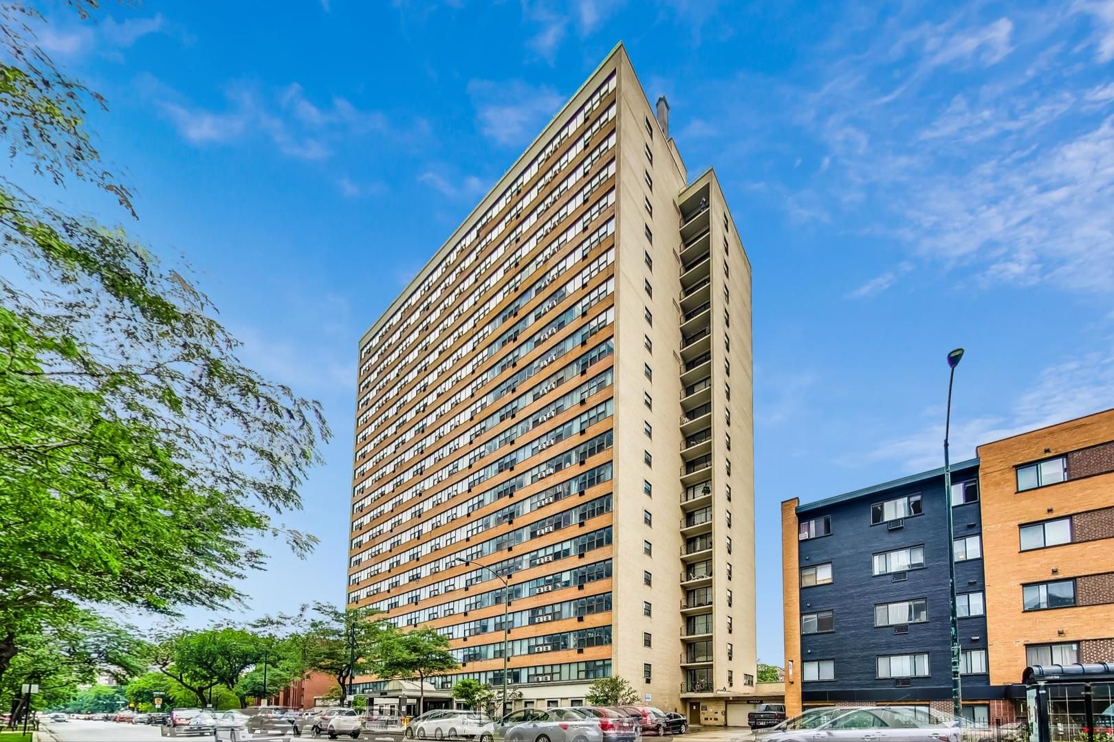 6030 N Sheridan Road #901 — Chicago, IL 60660