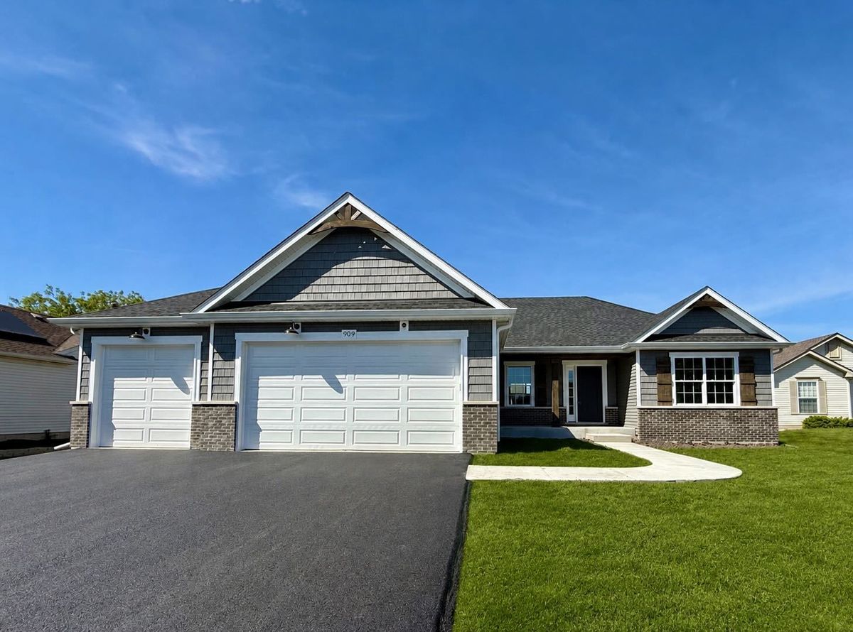 909 Bainbridge Court, Sandwich, IL 60548