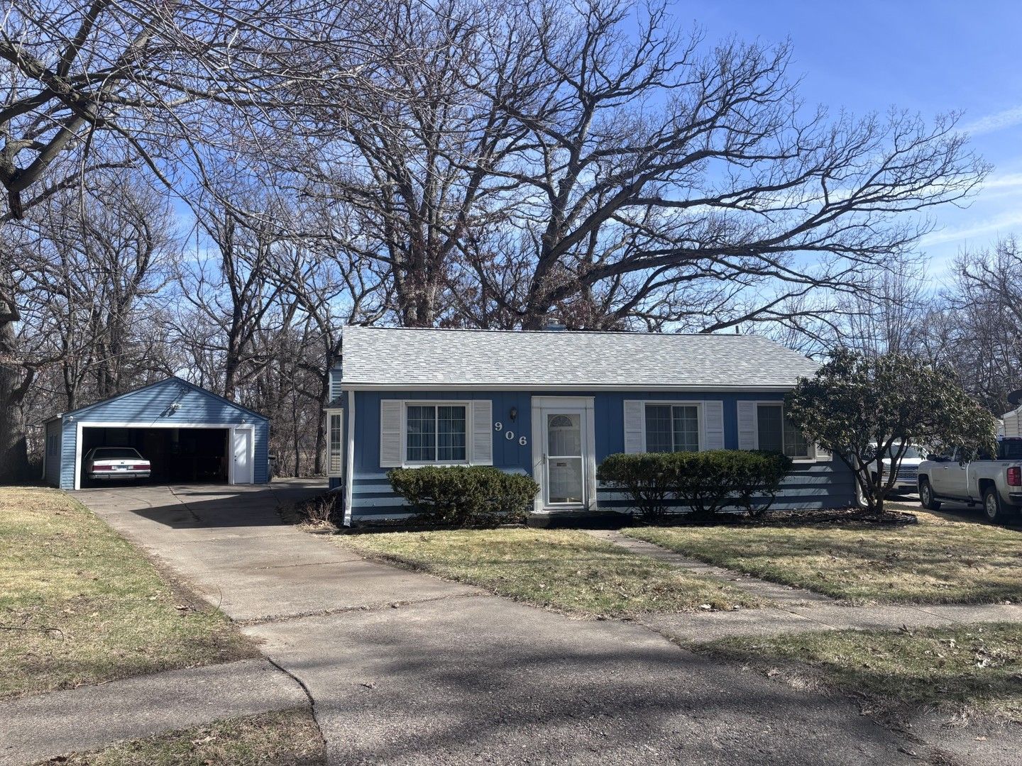 906 40th Street Court — Moline, IL 61265