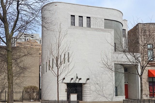 1209 State Street, Chicago, IL 60611