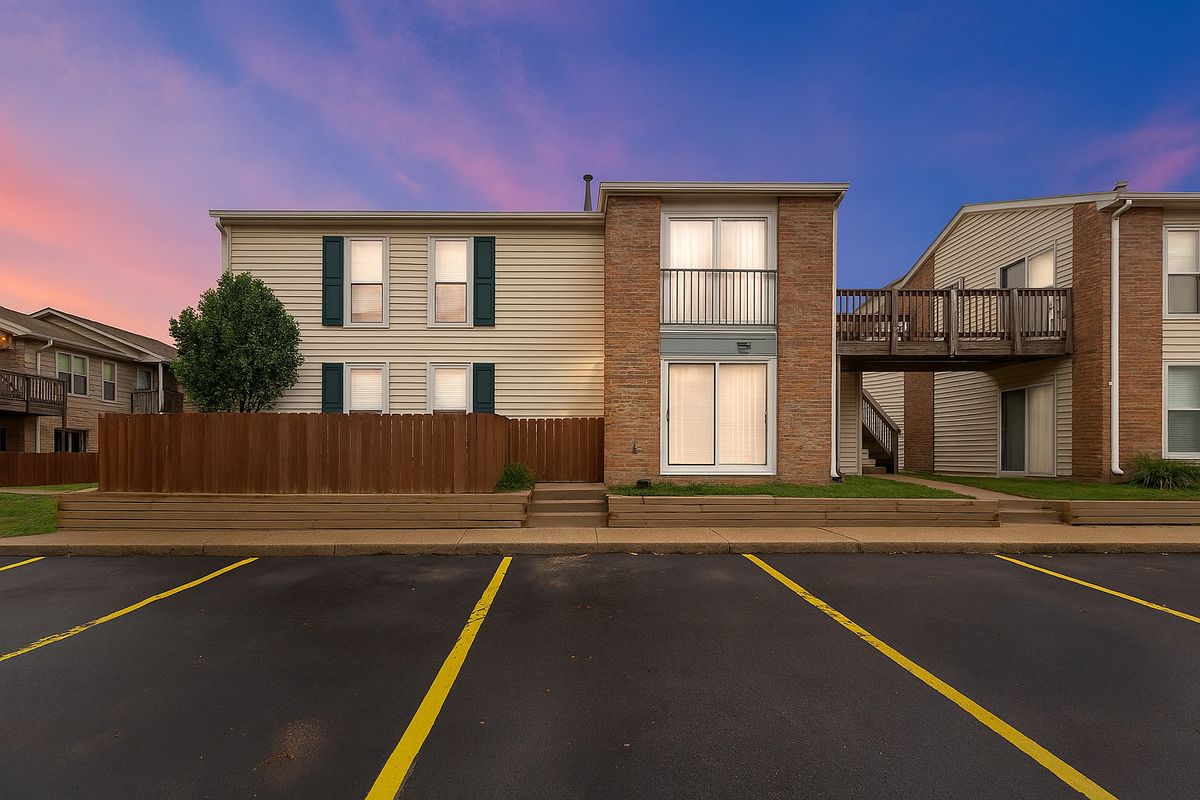 1975 Kenilworth Circle, Hoffman Estates, IL 60169