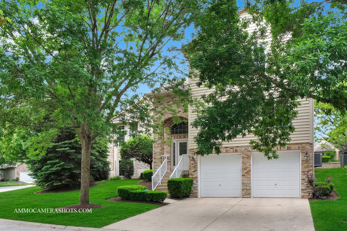 740 Manor Hill Place, Sugar Grove, IL 60554