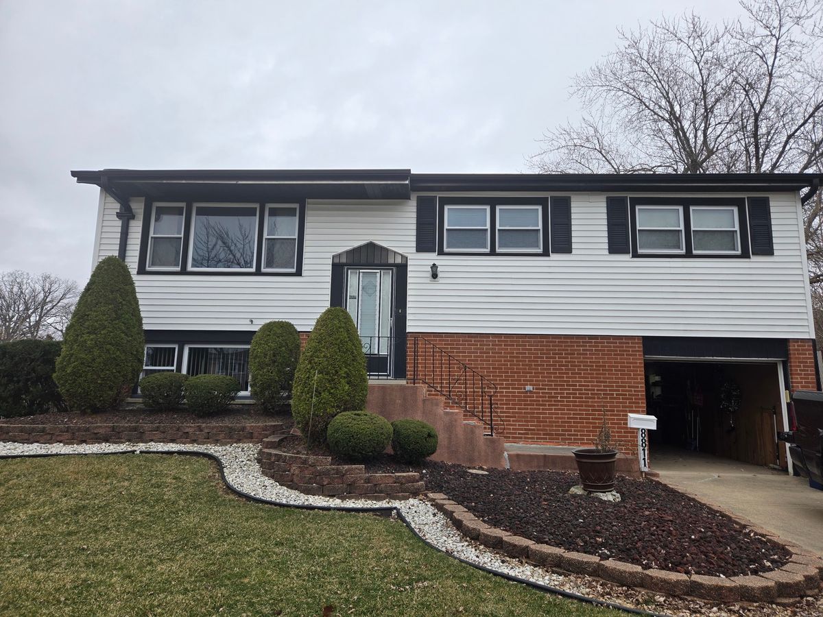 8811 92nd Street, Hickory Hills, IL 60457
