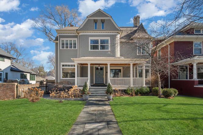 1211 Hinman Avenue — Evanston, IL 60202