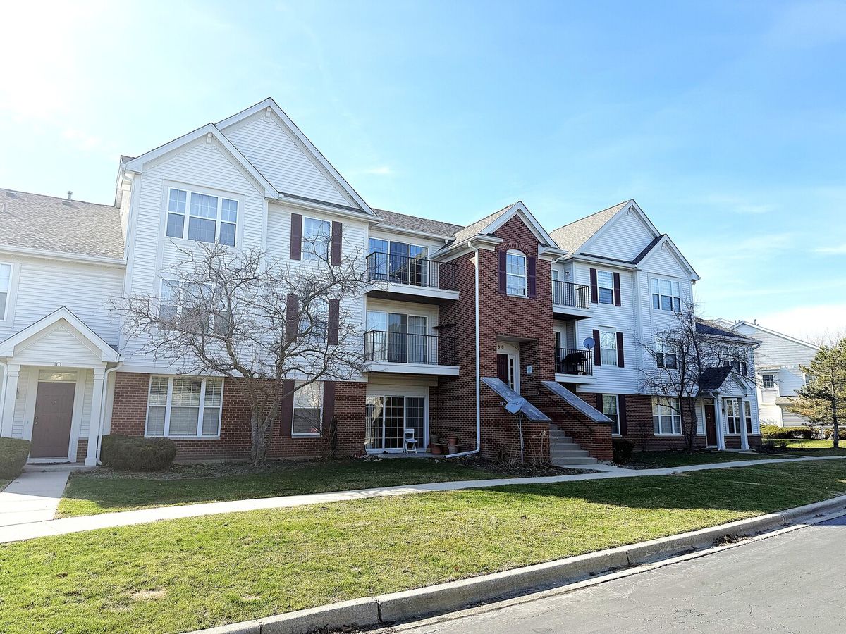 680 Mill Circle, Wheeling, IL 60090