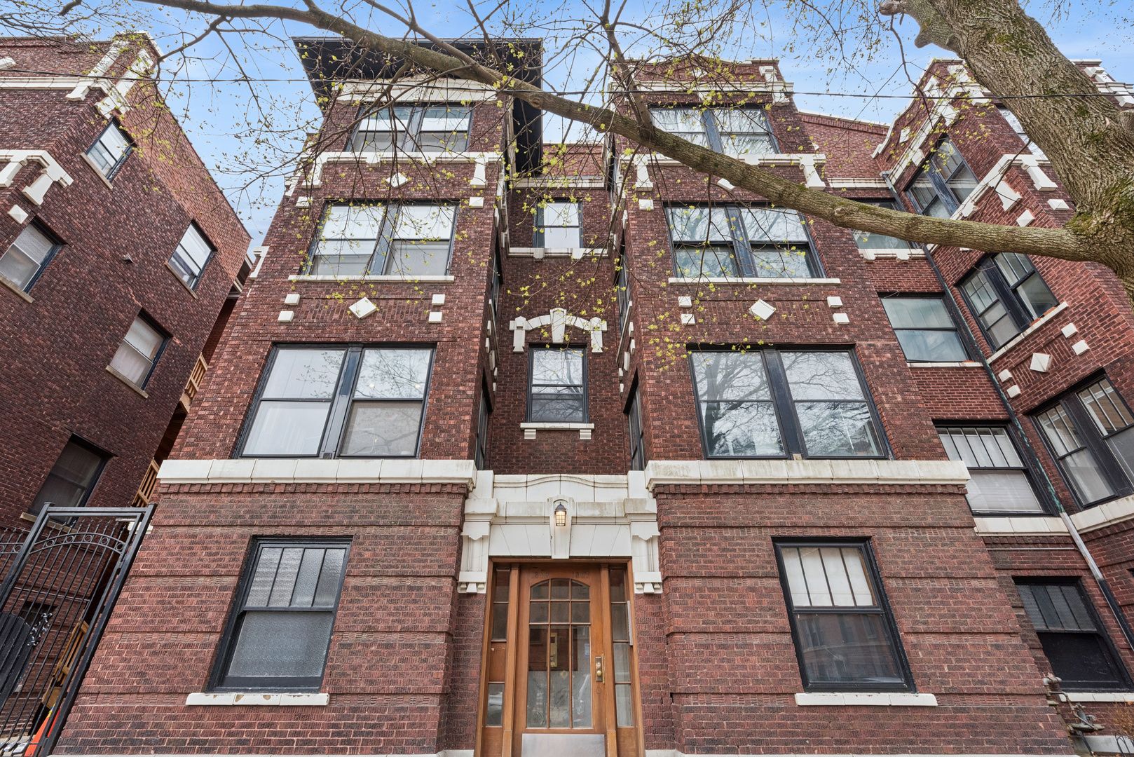 1369 E 52nd Street #1 — Chicago, IL 60615