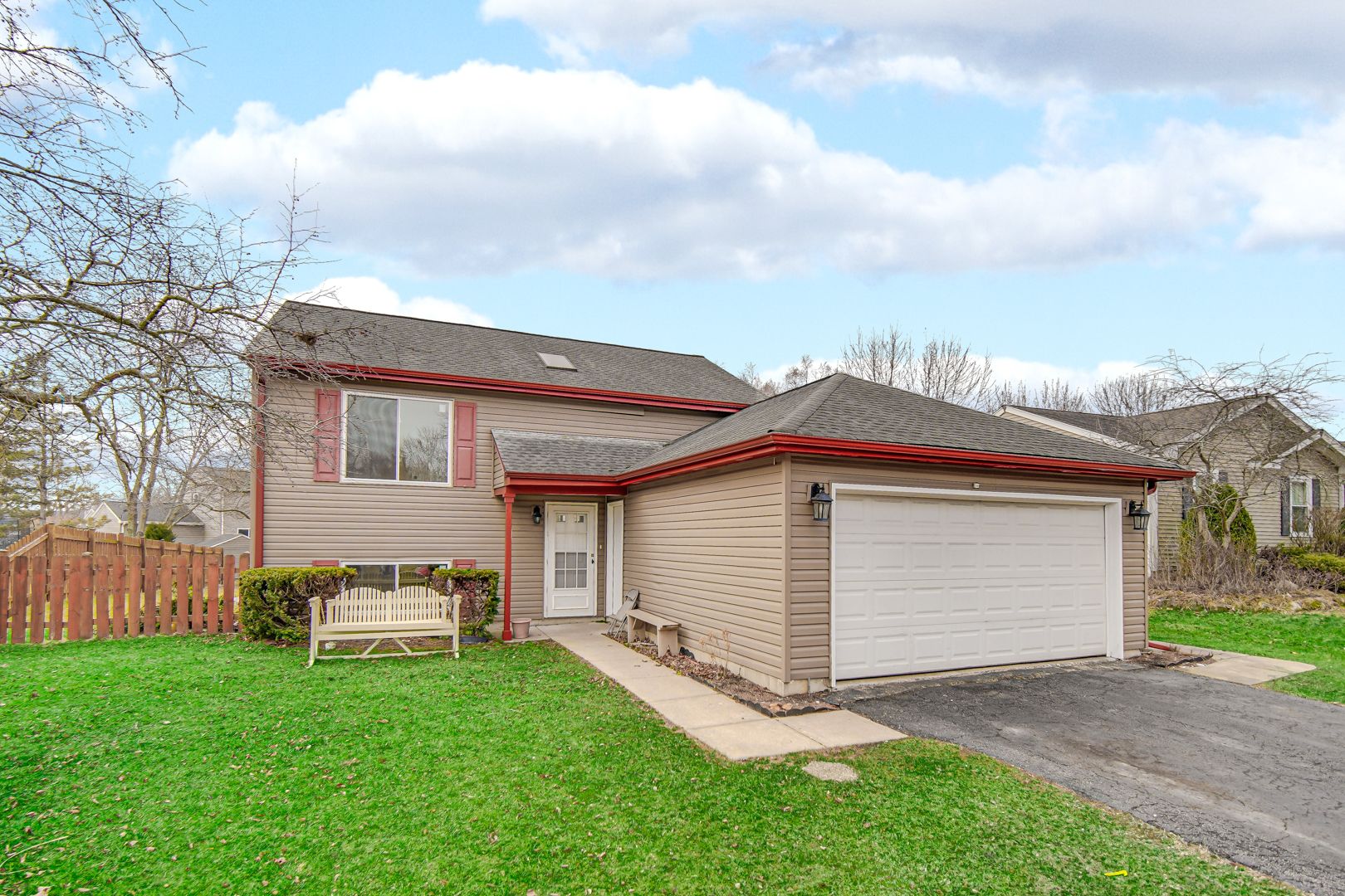911 Wembley Drive — Island Lake, IL 60042