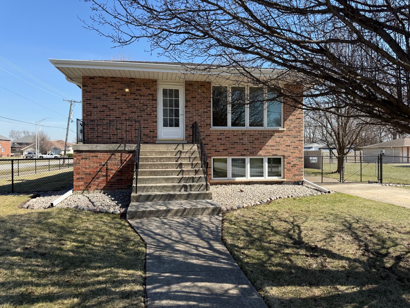 8301 Normandy Avenue — Burbank, IL 60459
