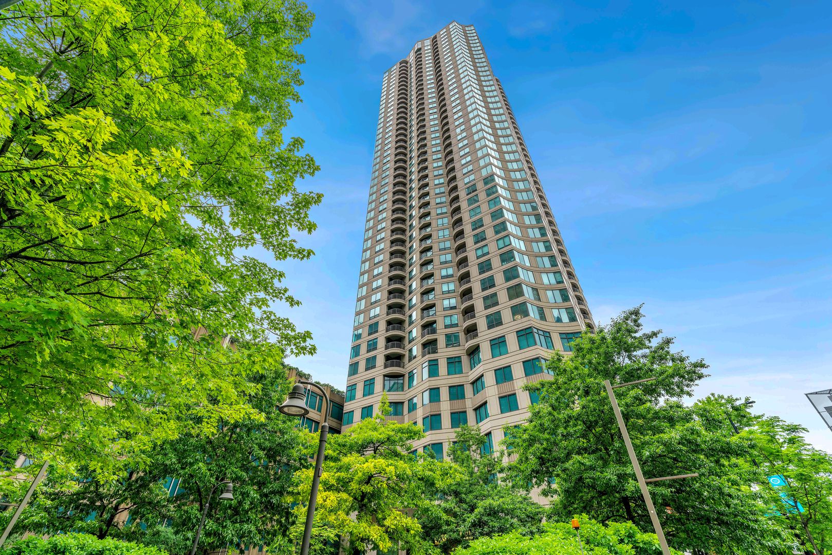 400 N LaSalle Street #4302 — Chicago, IL 60654