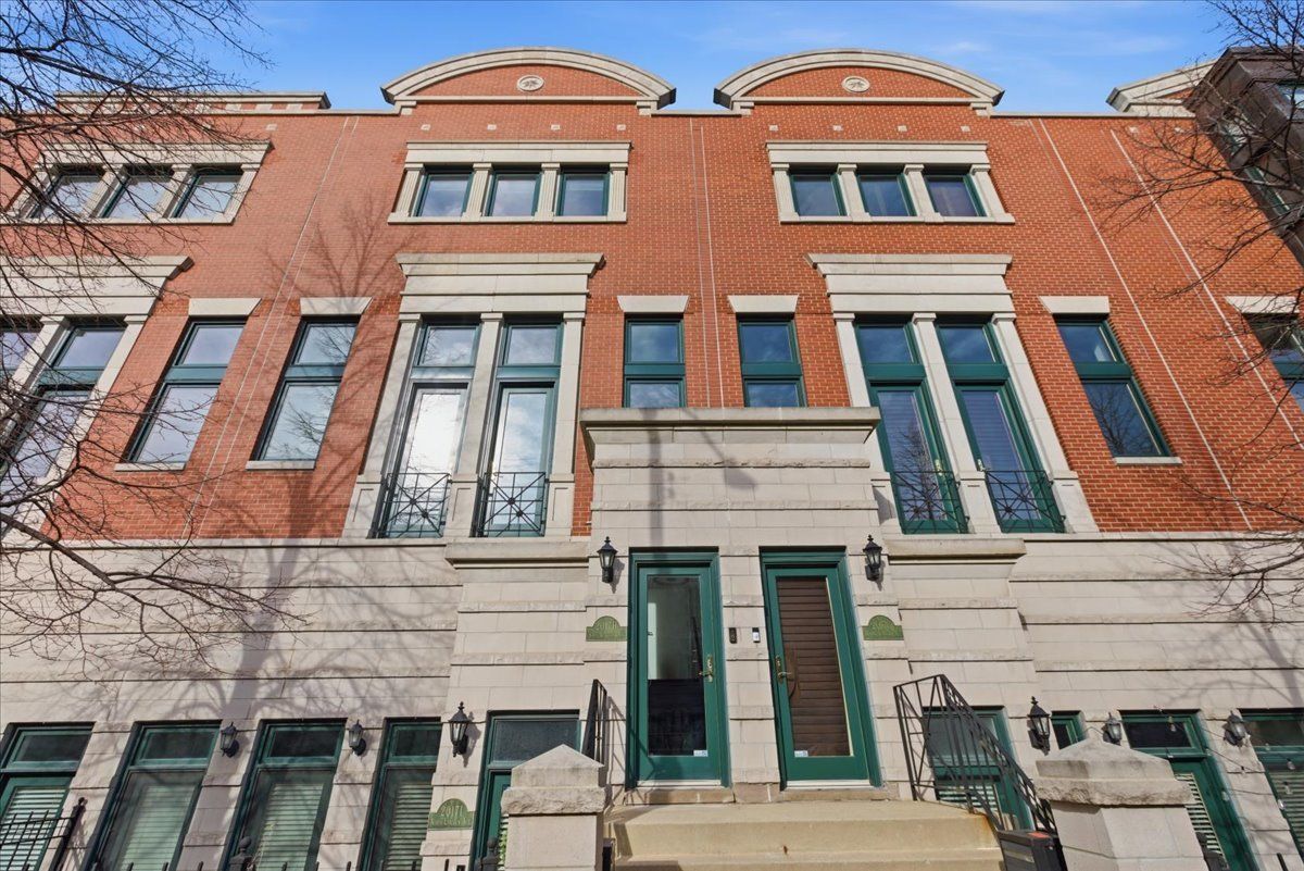 2017 LINCOLN Avenue, Chicago, IL 60614