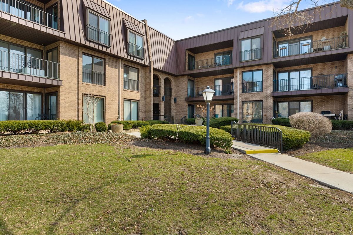 2 The Court Of Harborside, Northbrook, IL 60062