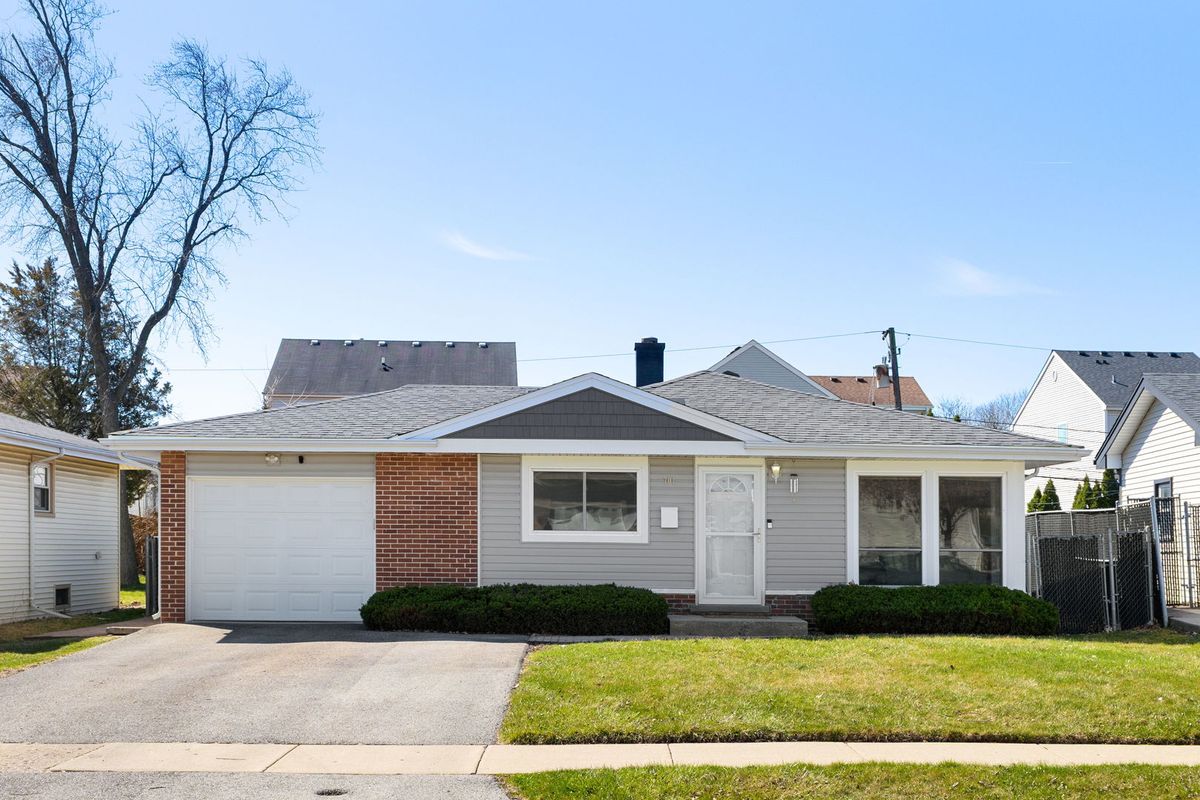 701 Lake Park Drive, Addison, IL 60101