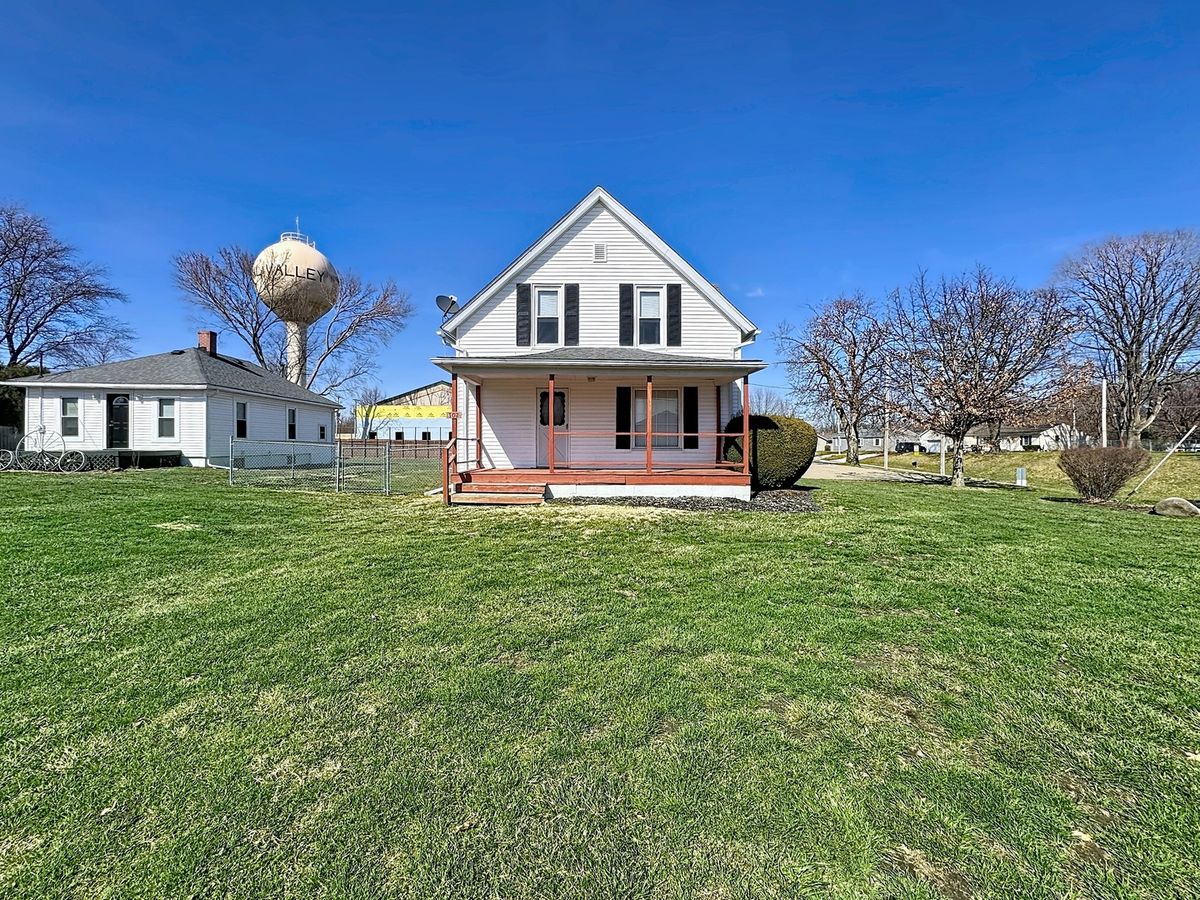 102 19th Avenue, Coal Valley, IL 61240
