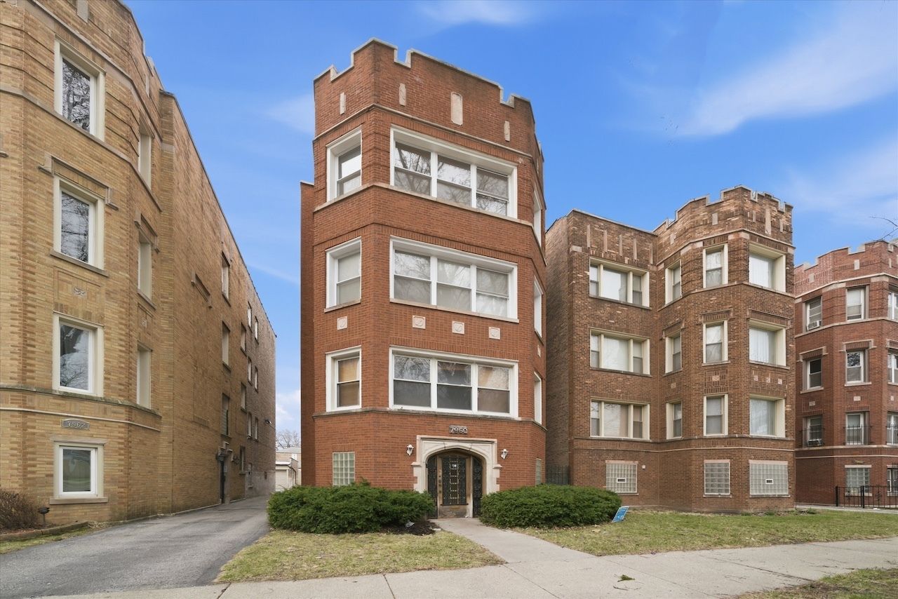 7960 S Phillips Avenue — Chicago, IL 60617