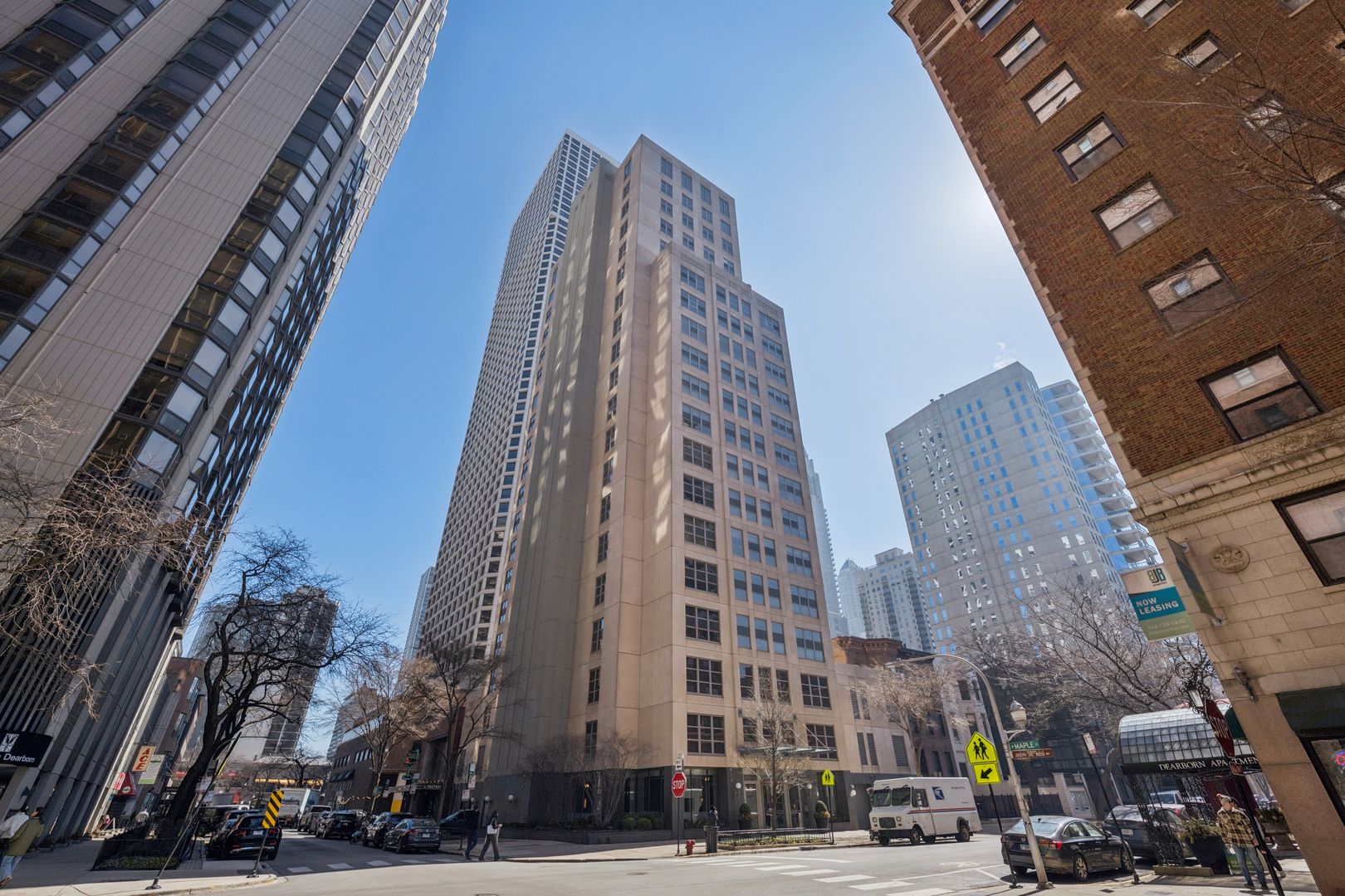1035 Dearborn Street — Chicago, IL 60610