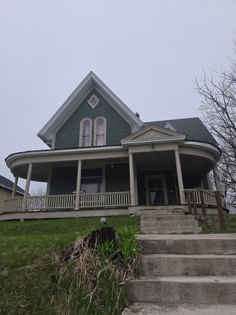 1210 TREMONT Avenue, Davenport, IA 52803