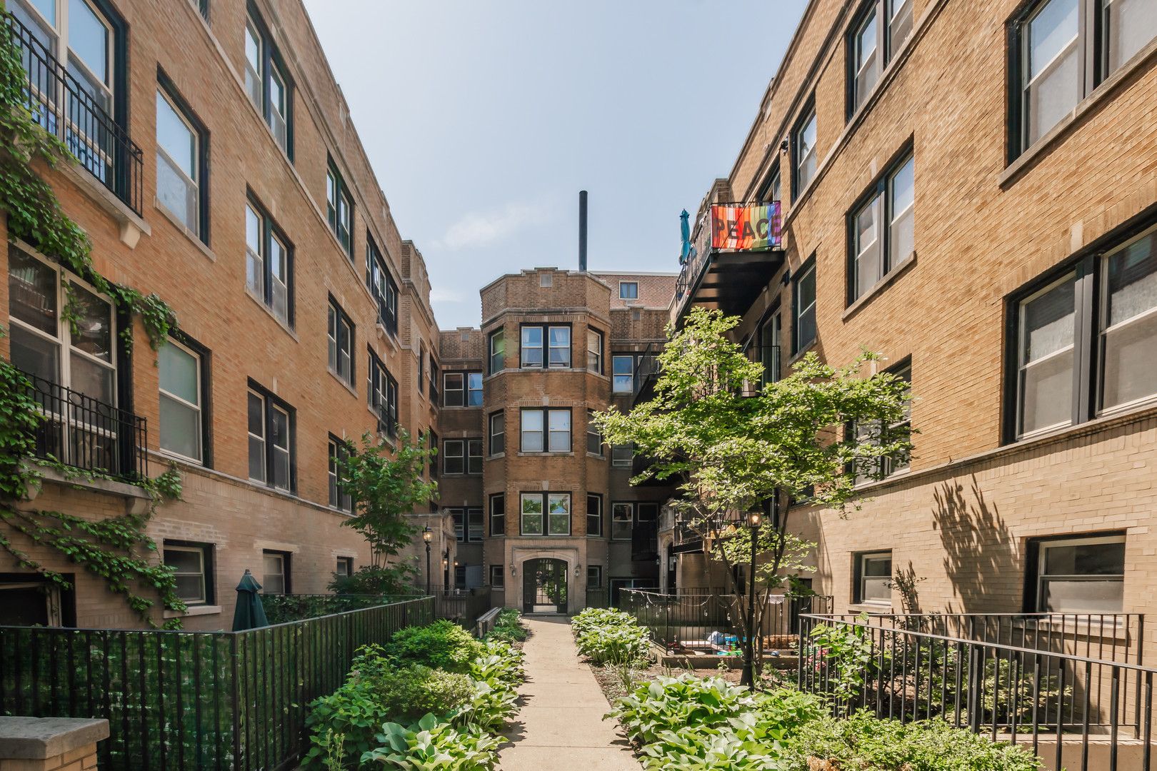 1223 W Greenleaf Avenue #1N — Chicago, IL 60626