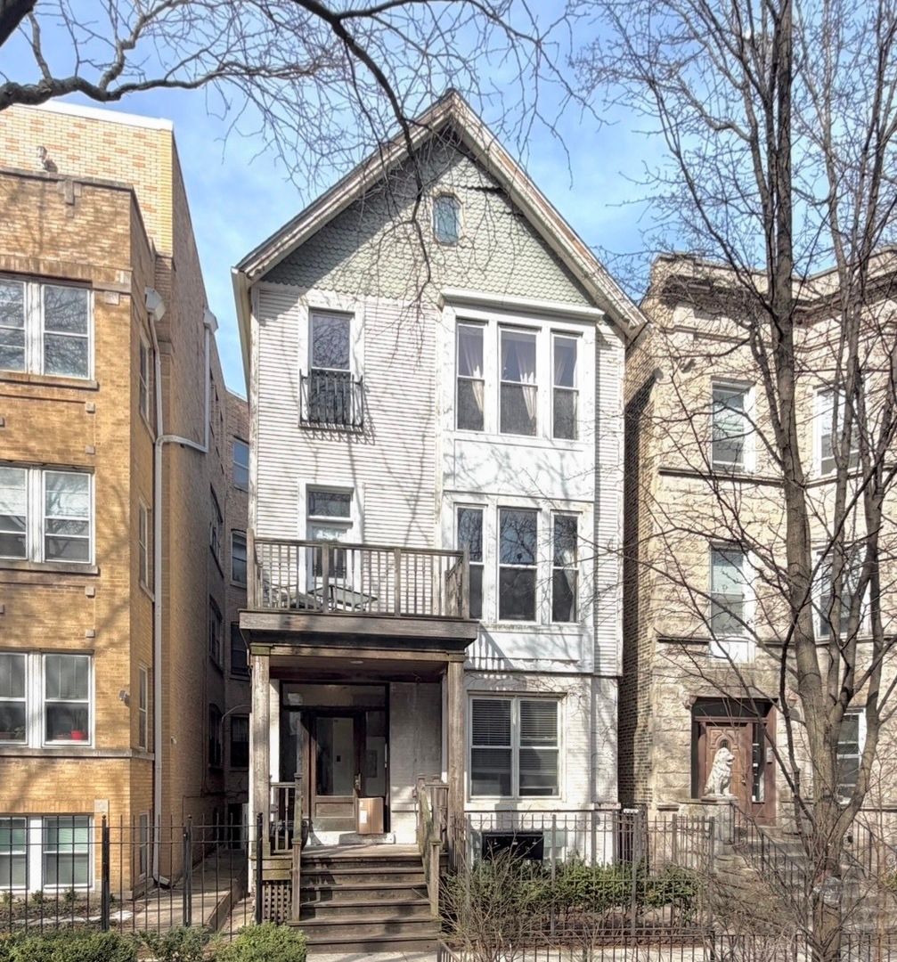 828 W Buckingham Place #3 — Chicago, IL 60657