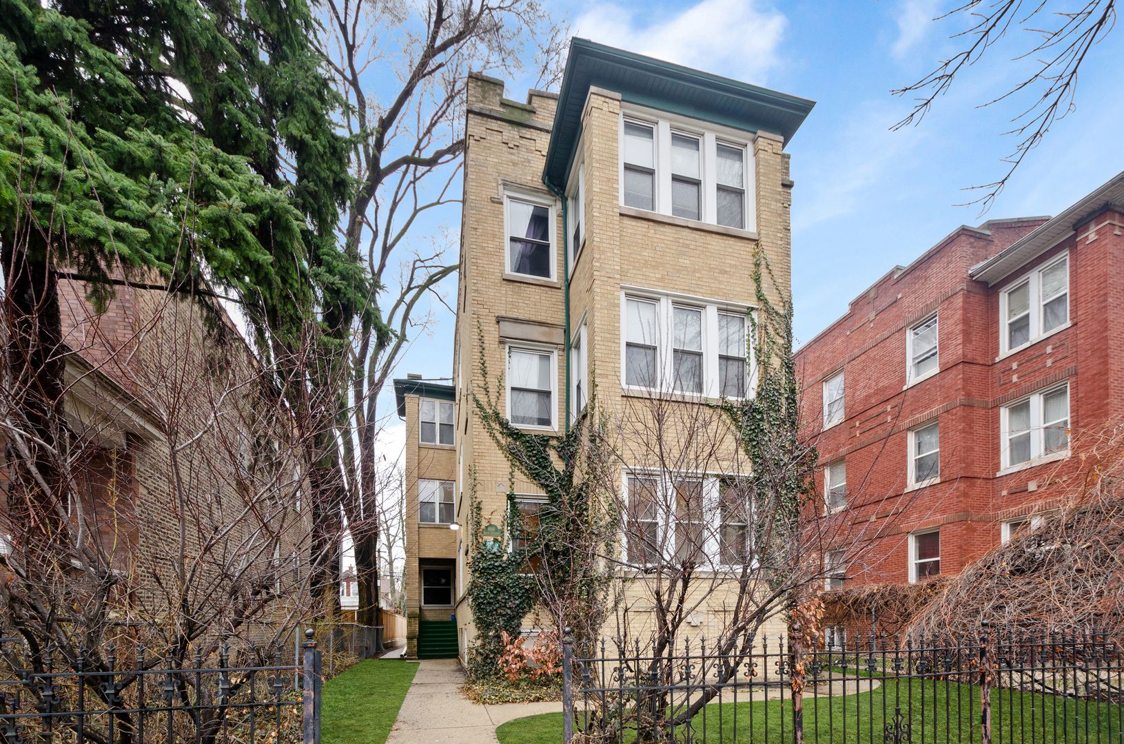 4910 Spaulding Avenue — Chicago, IL 60625