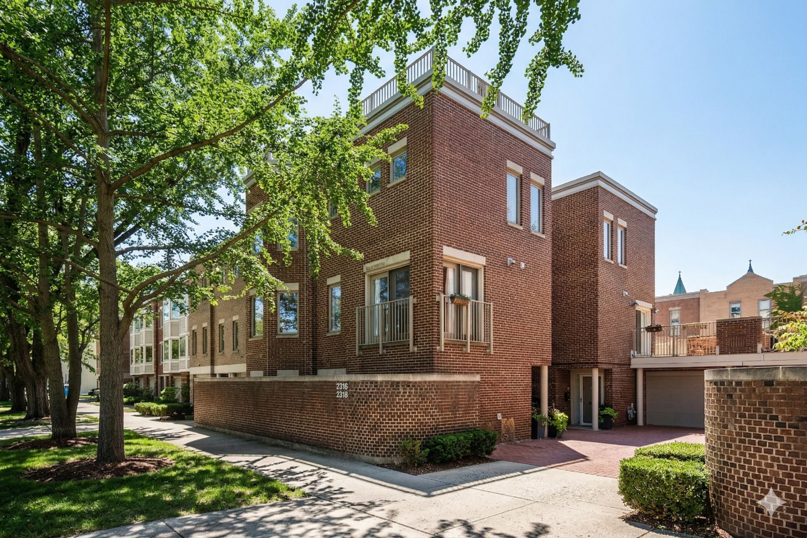 2316 N Lakewood Avenue — Chicago, IL 60614