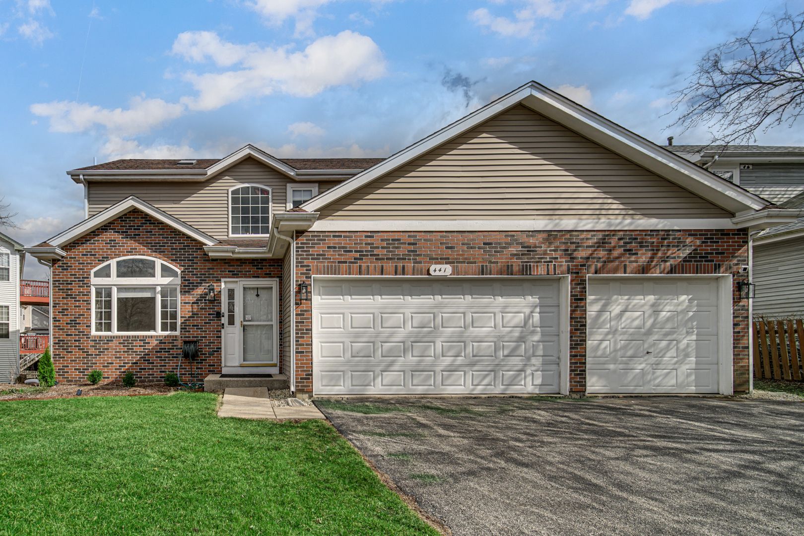 441 N Crooked Lake Lane — Lindenhurst, IL 60046