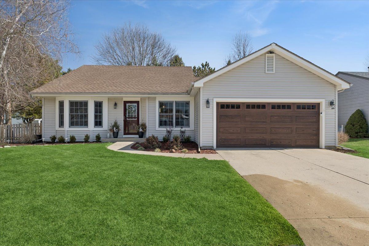 204 Carriage Trail, McHenry, IL 60050