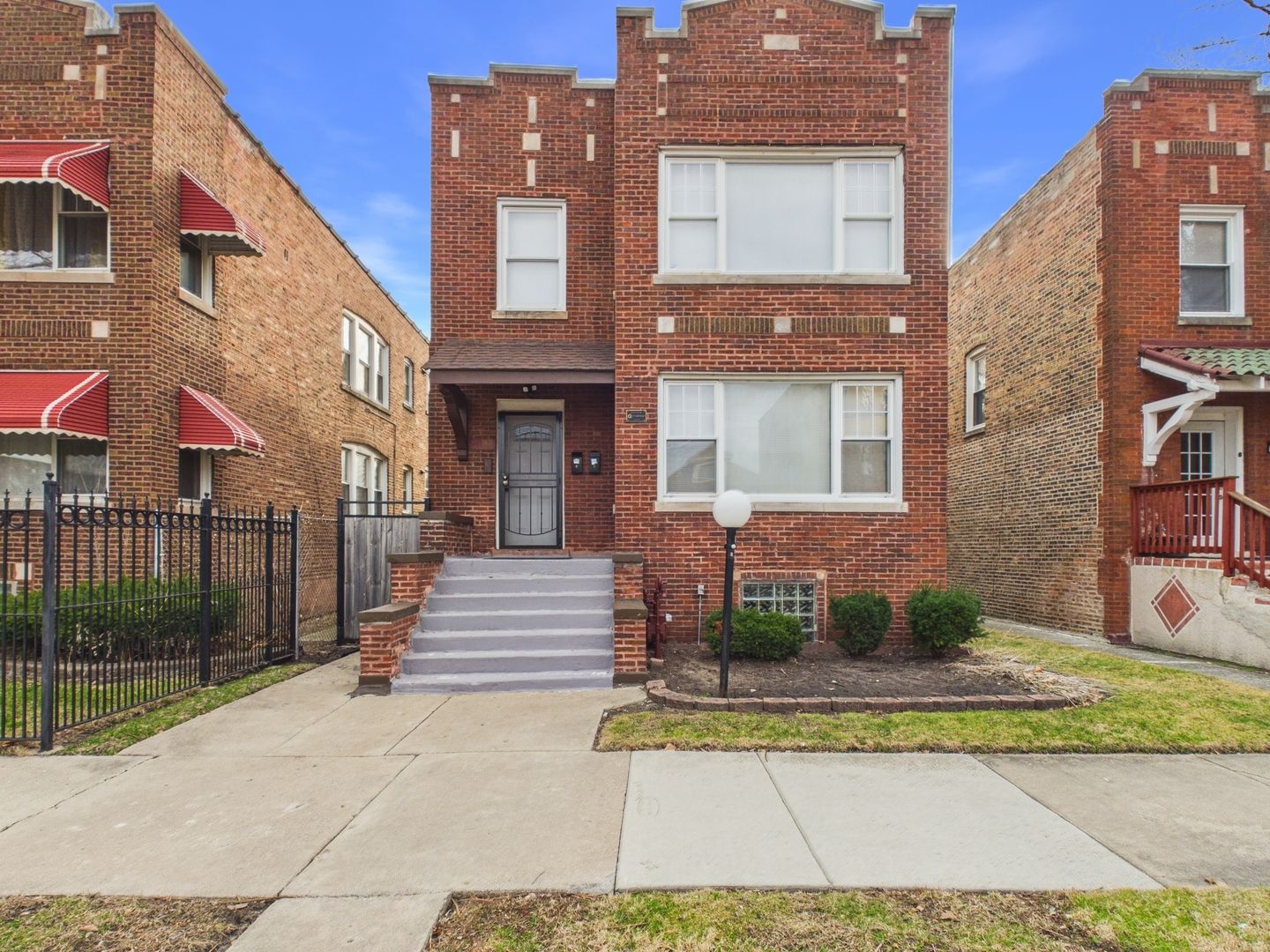 7631 S Cornell Avenue #1 — Chicago, IL 60649
