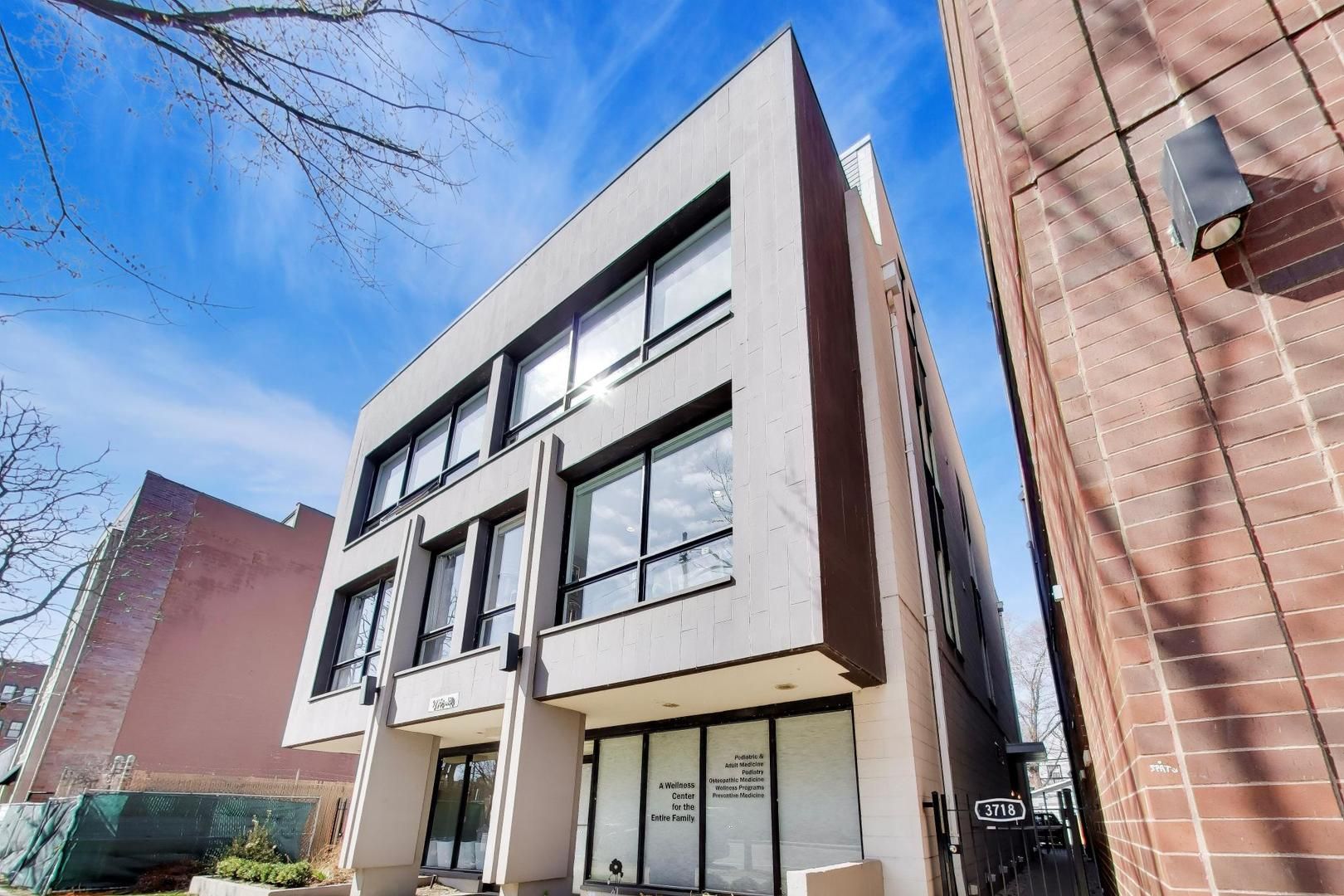 3718 N Ashland Avenue #302 — Chicago, IL 60613