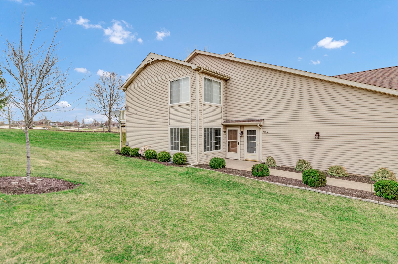 7636 Creek Bend #7636 — Rockford, IL 61114