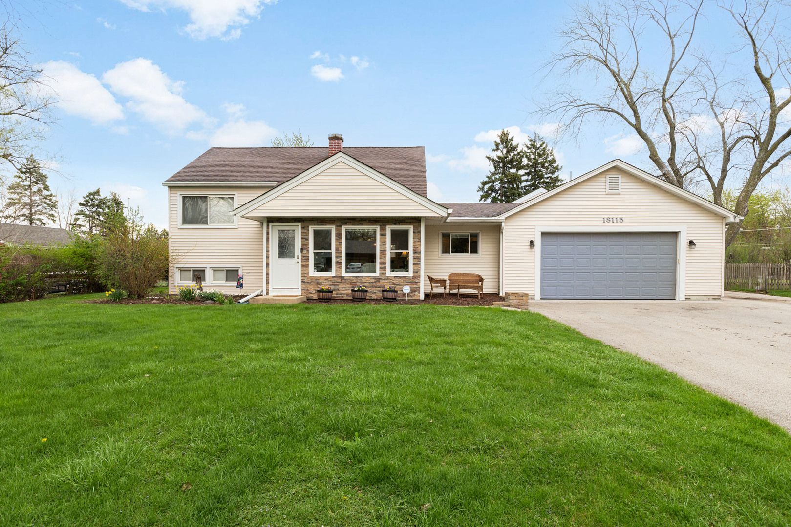 1S115 Euclid Avenue — Villa Park, IL 60181