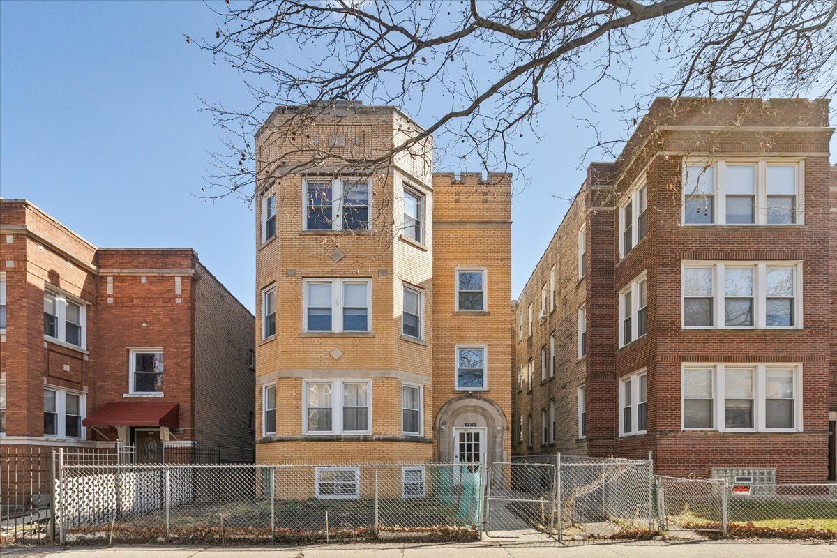 6319 N Claremont Avenue — Chicago, IL 60659
