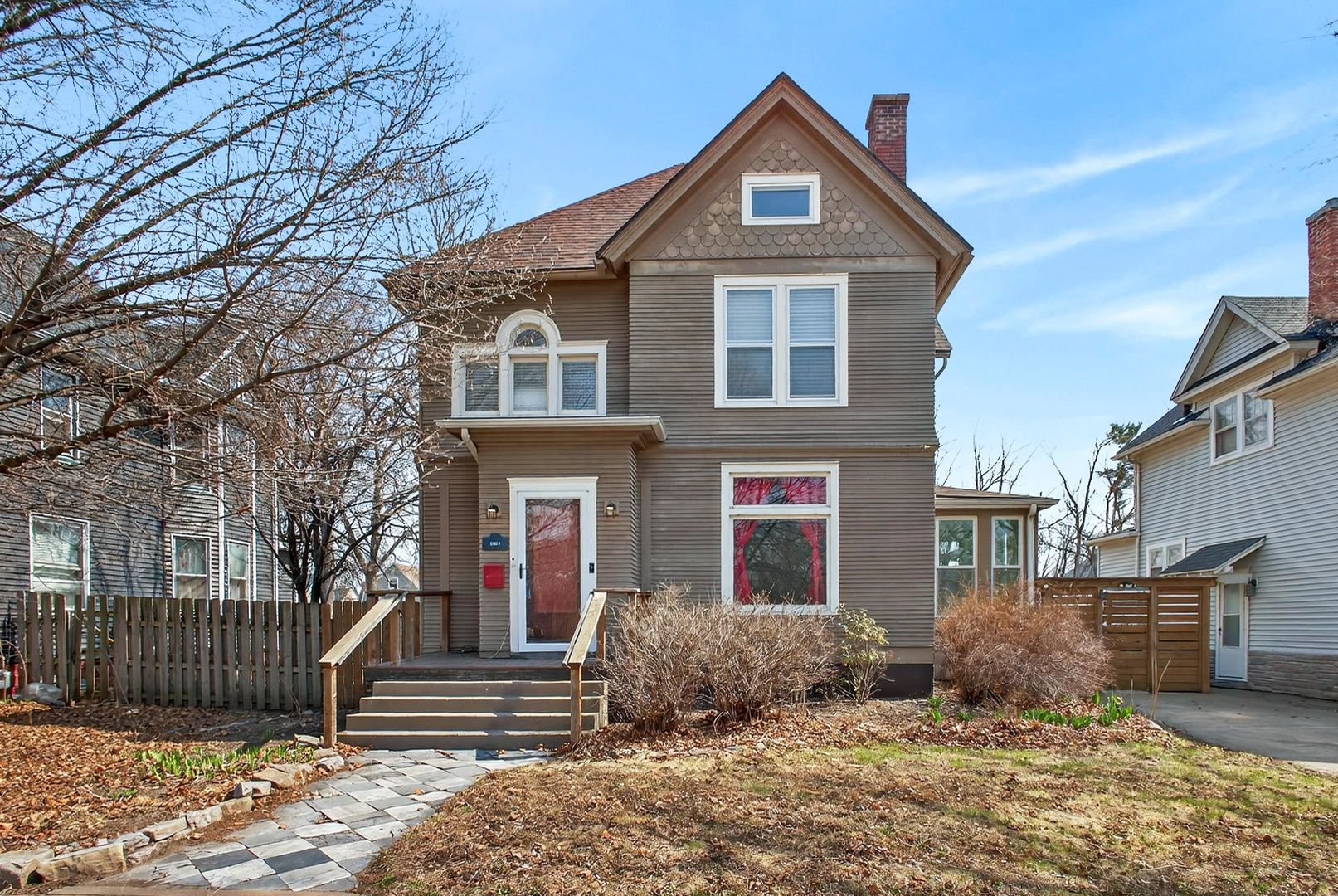 1919 Farnam Street — Davenport, IA 52803